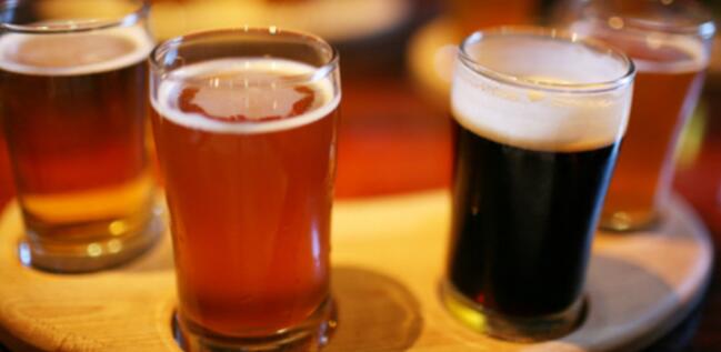 Enzimas de la elaboración de la cerveza del líquido 160 000U/ml de la categoría alimenticia de la elaboración de la cerveza actividad de la amilasa alfa de alta